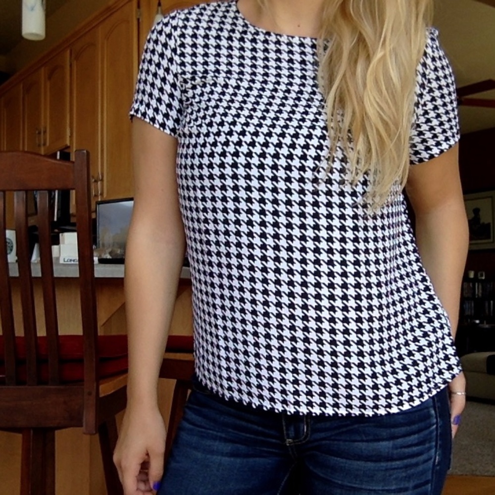Houndstooth Patterned Top - image 4